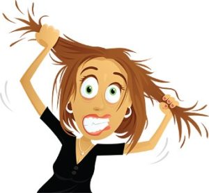 fille qui s'arrache les cheveux